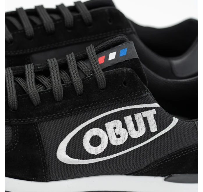 Baskets Team OBUT – détail logo OBUT brodé et languette tricolore