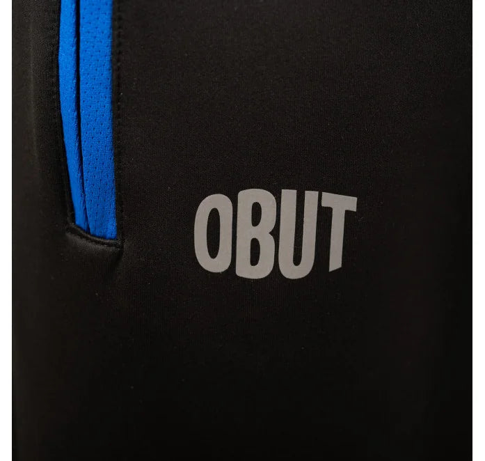 Pantalon survêtement OBUT – détail logo OBUT et bande bleue
